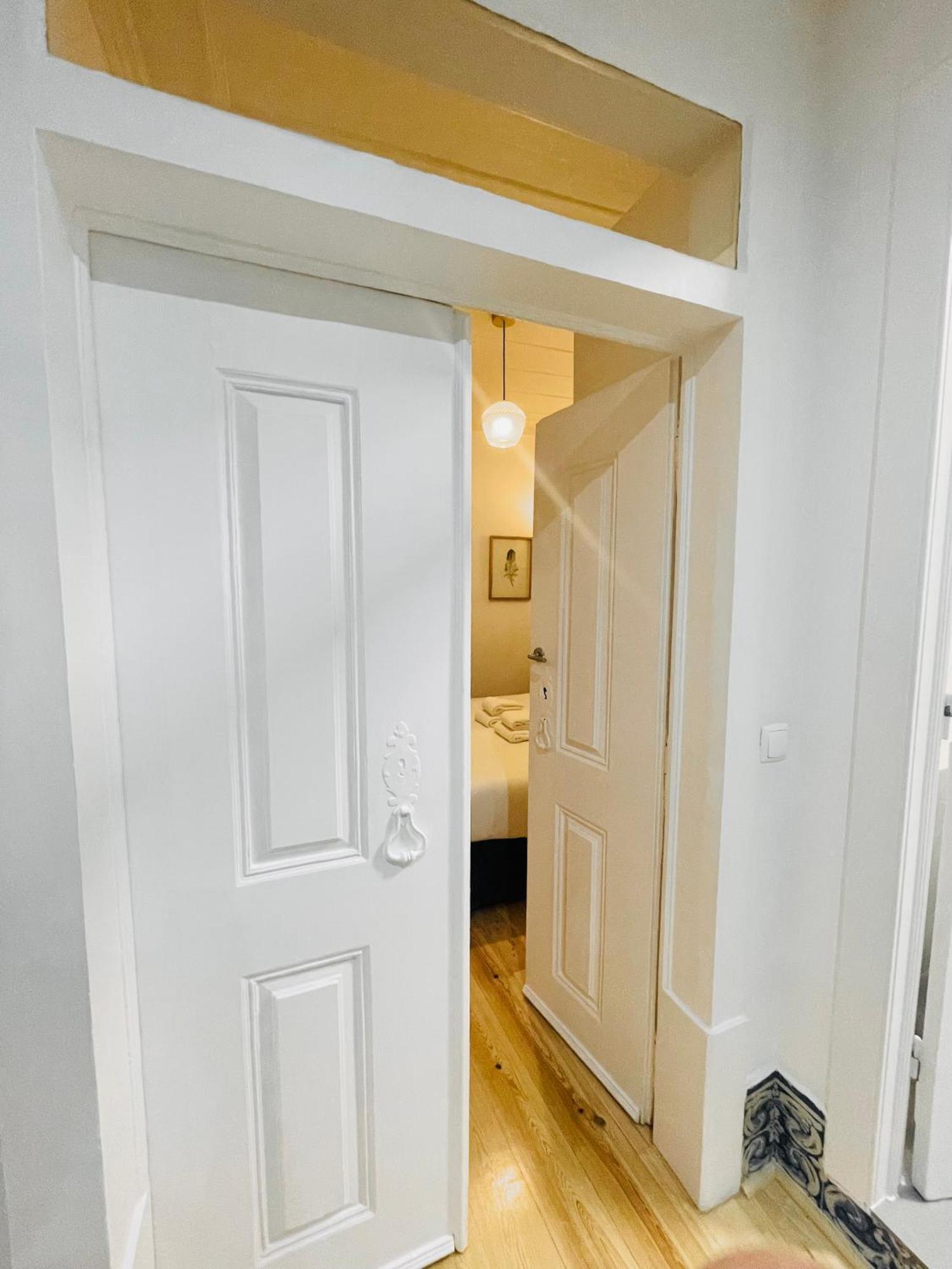 Carmo'S Wonder Apartment Lisbon Bagian luar foto