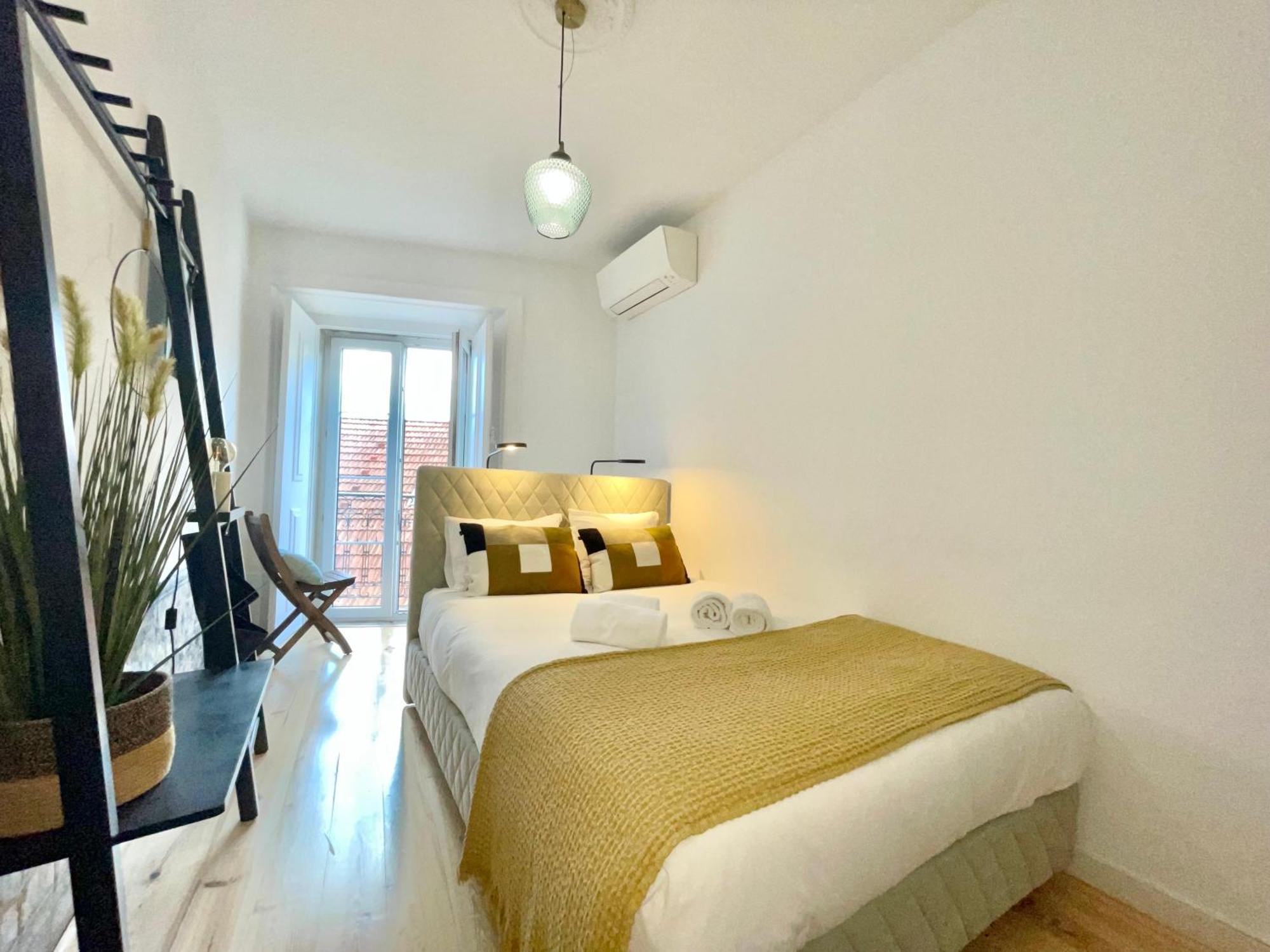 Carmo'S Wonder Apartment Lisbon Bagian luar foto